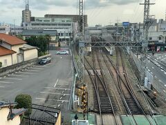 　西鉄線と交差、西鉄小郡駅とは少し離れています。