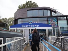タワーブリッジを過ぎると、あまり見るべきものはないので、船内でゆっくり過ごします。この40分のクルーズ中、2回検察が来ました。地下鉄では一度も遭遇しませんでしたが、無賃乗船が多いんでしょうか？

さあ「グリニッジピア」に着きました。世界標準時の「グリニッジ天文台」に向かいます。