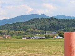 　列柱の向こうに、持統天皇ゆかりの香具山が見えました。太政大臣として持統天皇を支えた高市皇子の宮も、香具山の麓にあったようです。