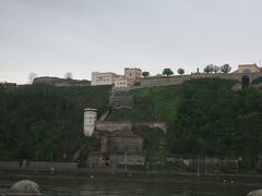 ライン川の向かいにある要塞