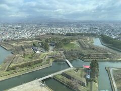 五稜郭にきました！
コンビニでチケットを買うと安く少しお安く買えるとのことで、
ホテル横のローソンで予め購入。（900円）