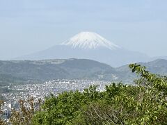 今日の富士山。暖かいので霞んでいます。