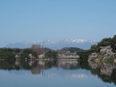 【南湖公園】公園に到着しました。まだ雪が残る那須の山々が見えます。