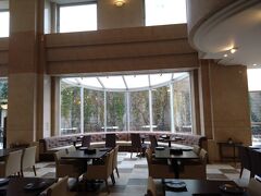 ロビーが素敵。
荷物を預けて、美観地区観光へ。