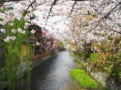 お昼まで、まだ時間があるので、
昨年も通った祇園白川へ

建仁寺から徒歩約10分