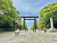 約10年ぶり、２度目の靖国神社の参拝に来ました。
