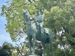 九段坂公園に立つ、大山巌公の騎馬像です。

大山巌公は薩摩藩の出身で、陸軍大将・陸軍司令官と歴任され、初代の陸軍大臣となられました。
