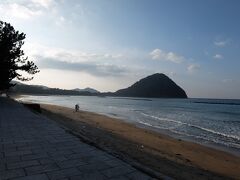 最後に海沿いを。菊が浜という砂浜が広がっていて沖に浮かぶ火山島など見渡せました。夕日もきれいなんだろうな。