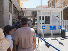 食後は国境を通過してキプロスへ。
この時は混雑していて少し待ちました。