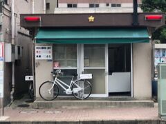 《亀有駅北口》警視庁亀有警察署「亀有駅北口交番」…「亀有駅北口」を出ると駅前ロータリーの右手にあります。