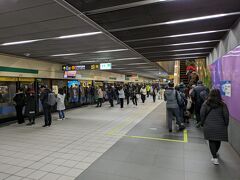 MRT松山新店線（グリーンライン）に揺られてやって来たのは、MRT西門站（西門駅）から3駅目のMRT松江南京站（松江南京駅）です。