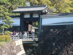 久しぶりに皇居東御苑に行ってみました
北桔橋門から入園します