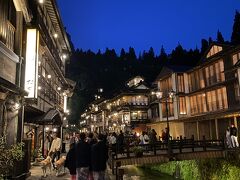 土曜日の夜ともあって、温泉街はかなり賑わってました！