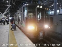 富山駅

乗車したのは「あいの風とやま鉄道」同様に並行在来線として経営分離された第三セクターの「IRいしかわ鉄道」直通の金沢行き普通列車です。
車両は521系２次車AK12編成のクハ520-21です。
JR西日本から譲渡された車両を「あいの風とやま鉄道」の塗装(ラッピング)に変更しています。


IRいしかわ鉄道：https://www.ishikawa-railway.jp
IRいしかわ鉄道：https://ja.wikipedia.org/wiki/IR%E3%81%84%E3%81%97%E3%81%8B%E3%82%8F%E9%89%84%E9%81%93
金沢駅：https://www.ishikawa-railway.jp/station/kanazawa/?ctg=info
金沢駅：https://ja.wikipedia.org/wiki/%E9%87%91%E6%B2%A2%E9%A7%85
並行在来線：https://www.pref.ishikawa.lg.jp/shink/heikouzairaisen/heikouzairaisennituite/heikouzairaisentoha/heikouzaitoha.html
521系：https://ja.wikipedia.org/wiki/JR%E8%A5%BF%E6%97%A5%E6%9C%AC521%E7%B3%BB%E9%9B%BB%E8%BB%8A
2次車：https://ja.wikipedia.org/wiki/JR%E8%A5%BF%E6%97%A5%E6%9C%AC521%E7%B3%BB%E9%9B%BB%E8%BB%8A#2%E6%AC%A1%E8%BB%8A
AK12編成：https://raillab.jp/carset/6720
クハ520-21：https://raillab.jp/car/28616
譲渡：https://ja.wikipedia.org/wiki/JR%E8%A5%BF%E6%97%A5%E6%9C%AC521%E7%B3%BB%E9%9B%BB%E8%BB%8A#%E8%AD%B2%E6%B8%A1