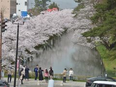 市立観光館のバルコニーも一般開放していたので行ってみました。
西濠が正面から見え、市役所から見るのとはまた別のアングルです。