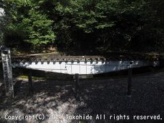 旧国鉄越美南線北濃駅機関車転車台

ホームの西側に2005年に登録文化財に指定された日本で二番目に古い1902年製の転車台が残っています。


転車台：https://ja.wikipedia.org/wiki/%E8%BB%A2%E8%BB%8A%E5%8F%B0#%E9%89%84%E9%81%93%E7%94%A8
旧国鉄越美南線北濃駅機関車転車台：https://bunka.nii.ac.jp/heritages/detail/180976
旧国鉄越美南線北濃駅機関車転車台：https://kunishitei.bunka.go.jp/heritage/detail/101/00004756