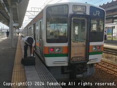 島田駅

御厨駅から掛川止まりの普通列車で終点まで乗車し、掛川で後発の島田行き普通列車に乗り換え、島田で熱海行き普通列車に乗り継ぎました。
車両は掛川までが豊橋から高塚まで乗車した313系１次車０番台Y3編成のモハ313-3、島田までが313系３次車2500番台T6編成のクモハ313-2506、島田からが211系6000番台GG6編成のクモハ211-6006です。


島田駅：https://railway.jr-central.co.jp/station-guide/shizuoka/shimada/
島田駅：https://ja.wikipedia.org/wiki/%E5%B3%B6%E7%94%B0%E9%A7%85_(%E9%9D%99%E5%B2%A1%E7%9C%8C)
モハ313-3：https://raillab.jp/car/25934
T6編成：https://raillab.jp/carset/5582
クモハ313-2506：https://raillab.jp/car/26252
211系：https://ja.wikipedia.org/wiki/%E5%9B%BD%E9%89%84211%E7%B3%BB%E9%9B%BB%E8%BB%8A
6000番台：https://ja.wikipedia.org/wiki/%E5%9B%BD%E9%89%84211%E7%B3%BB%E9%9B%BB%E8%BB%8A#5000%E3%83%BB6000%E7%95%AA%E5%8F%B0
GG6編成：https://raillab.jp/carset/19033
クモハ211-6006：https://raillab.jp/car/44312