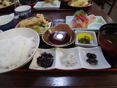 夕食は宿でいただきました。翌朝の朝食も美味しかったです。