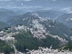 花矢倉展望台からは金峰山寺が見えます
(6:13)