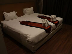 翌日は7時25分発の便に搭乗する為、スワンナプーム空港に程近い3つ星ホテル「ザ・コテージ スワンナプーム」に滞在。殆ど熟睡はしませんでしたが、大通りから音が聞こえる以外に概ね不満は無く、快適に過ごせました。