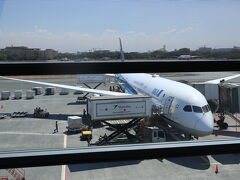 搭乗便は羽田行ANA870便で最後は日本の翼で帰国。この頃の羽田～マニラ便はピカチュウジェットNH機が連日で充当されていましたが、この日はイレギュラーで香港線へ充当されており、通常塗装機JA925Aによる運航となりました。