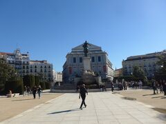オリエンテ広場の中心にはフェリペ4世の騎馬像があります
