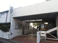 蕨の歴史とは関係ありませんが、西川口駅に近くにあった河鍋暁斎記念美術館。
河鍋暁斎は幕末から明治にかけて活躍した画家です。
昔、六本木でやっていた美術展を見ましたが、幽霊画のようなおどろおどろしい絵が特徴的です。

