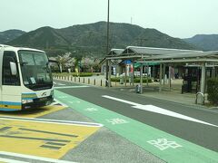 吉野川ＳＡで休憩。
運行時間の長い路線は休憩するようです。