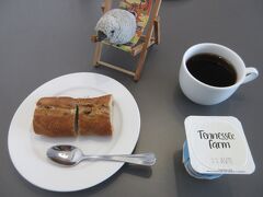 ６日目の朝。

昨日食べる予定だったパンと珈琲、ヨーグルトで朝食。