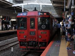 前回の旅行記では博多駅をスタートし、豊肥本線→久大本線と経由して特急あそで博多駅へと戻ってきたところで終了でした。

時刻は夕方4時半。まだまだ動き続けますよ・・・！