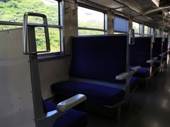 田川後藤寺から乗り込んだキハ40型。
首都圏在住の私にとっては、こうしたボックス席を見ていると「あぁローカル線に来たな～」と感じる瞬間。

ふかふかの座席にゆっくりと窓の外を流れる景色を堪能できるのは列車旅の特権ですよね(*^-^*)