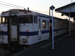 列車は18時33分に添田に到着。

路線自体はこの先久大本線の夜明まで延びていたのですが、被災によりBRTへ転換されたため列車としての運行はここまでとなっています。