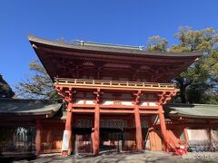 翌日に大湯祭があるようで
参道では沢山の屋台が準備をしていました