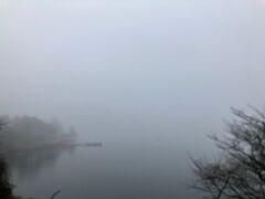 神秘的な芦ノ湖。