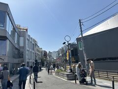 キャットストリートを渋谷方面へお散歩。
お洒落なお店がたくさんで歩くだけでも楽しいです。
でも暑い！！！