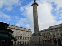 そのすぐ隣は「コロンナ広場」（Piazza Colonna）と
「マルクスアウレリウスの記念柱」（Colonna di Marco Aurelio）