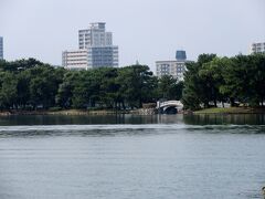 博多港に到着後まずは大濠公園へ行きました。