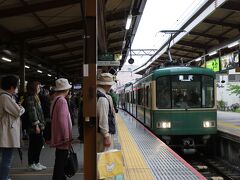 江ノ電の鎌倉駅！

お寺が数多くあるここ鎌倉エリアも多くのお客さんで賑わいを見せていました。