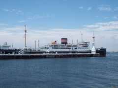 山下公園は横浜港に面していて、その景色が素晴らしいです。そしてここに係留されているのが氷川丸です。