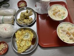 台湾らしく朝食は鹹豆漿に小籠包「四海豆漿大王」