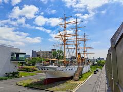 その東京海洋大学の敷地内には明治丸という国の重要文化財があります。
構内なので一般の人は入れませんが、日によっては入場して船内を見学することができるそうです。