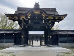 国宝建造物好きの僕としては、是非来たかった「勝興寺」。
