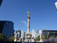 独立記念塔
これも1910年、メキシコ革命でつくられた。
高さ36m。
頂上に天使像があるので地元の人にはアンヘルÁngel　と呼ばれている。
