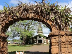 LILIUOKALANI　protestant　church
ハワイ王国の最後の女王リリウオカラニの教会　

夫は、教会ではなく門にしげる植物が気になる様子。
多分ドラゴンフルーツらしい？