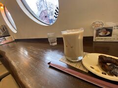 途中下車して
行きしなに気になっていた喫茶店。
サムオーレ、生きかえる～&#9786;️&#9749;️
常連さんが多いみたいです。
落ち着き空間なので
休憩しながら手帳タイム。