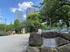 錦糸町駅前にある錦糸公園に立ち寄ってみます。