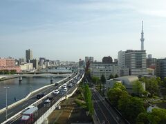 土曜日・・晴れました。旦那もこの日はお休みらしく・・どこ行く?
物欲はほとんどお互い無い。
どこでも良いらしいので・・歩こう!
健康的に、お天気も良さそうなので、公園でお花を愛でましょうと出発。旦那は花にも興味はあまりないんだろうけど・・