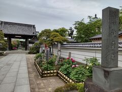 近所のもうひとつの金沢区のぼたんの名所「龍華寺」へ。
