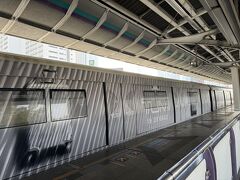 S6 サパーンタクシン駅で下車します。
TUMIラッピングのBTS渋いな。