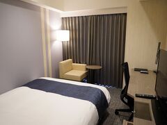 14時55分発のバスで、青森市街地へと向かう。途中の新町一丁目バス停で降り、少し歩くと、今宵の宿である『ダイワロイネットホテル青森』があった。